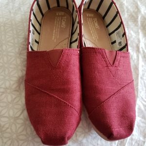 MAROON TOMS 8.5